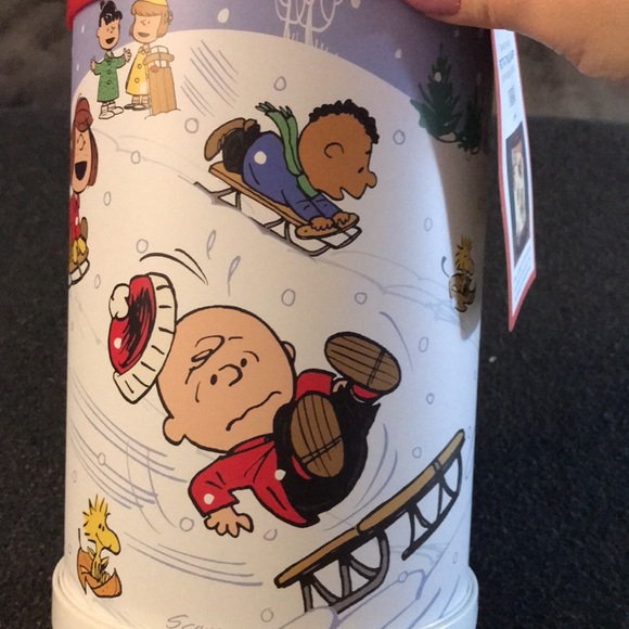 NWT 2022 Hallmark Peanuts Gang Sledding Rotating Musical Lamp With Light - Picture 6 of 6